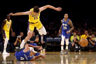 表现抢眼 表现抢眼