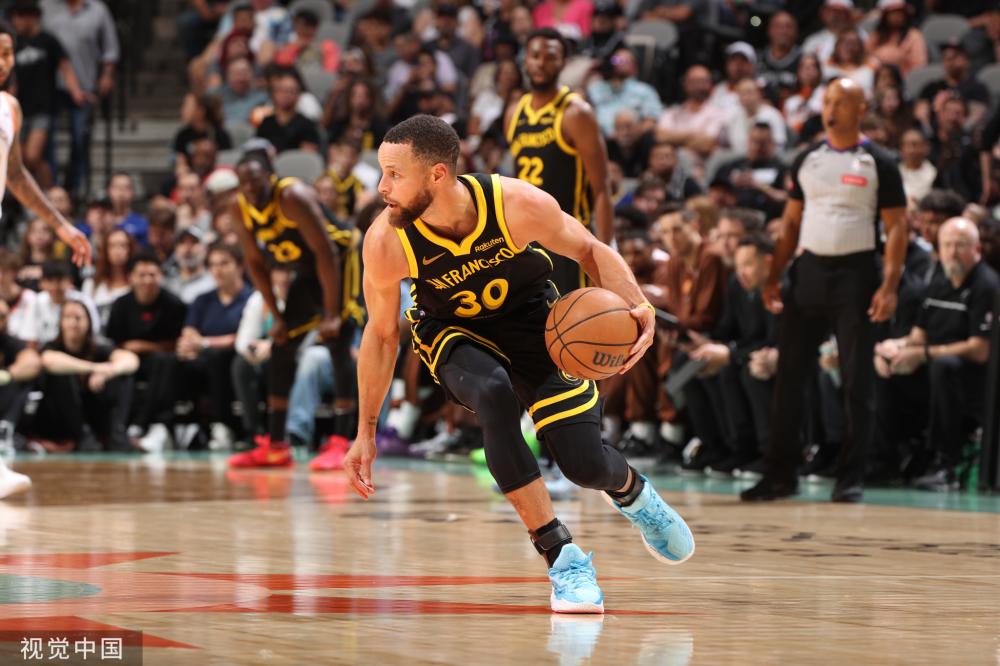 例如球场上 例如球场上